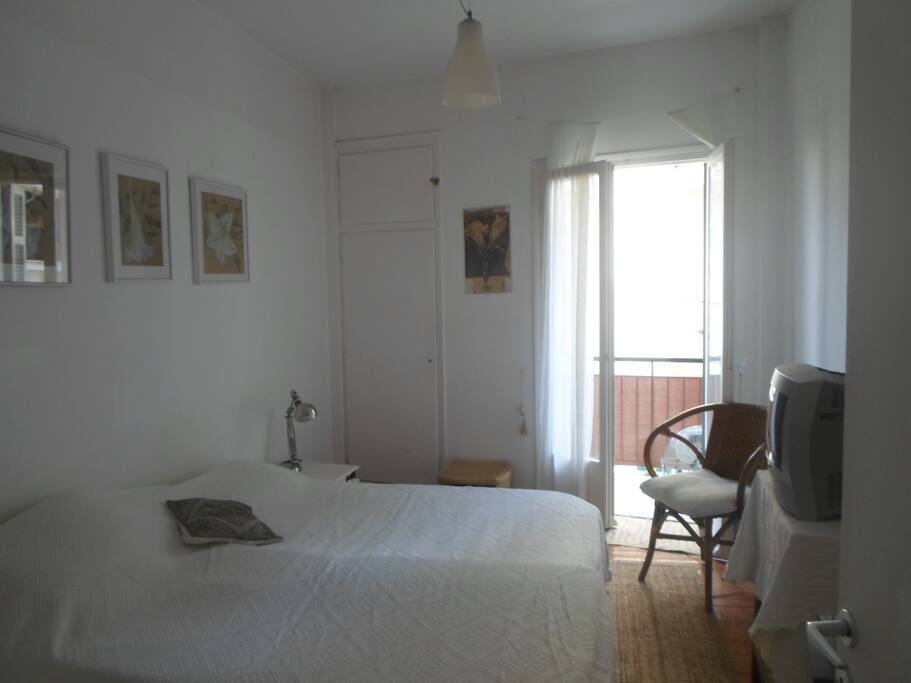 Schlafzimmer/Bedroom