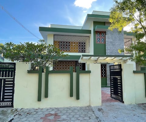 Sri Laxmi Guest House ( Large house for 4 to 6)