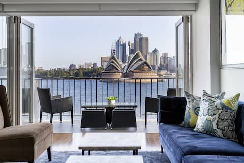 Popular Airbnb listing: ICONIC SYDNEY HARBOUR & OPERA HOUSE POSTCARD VIEW in Kirribilli