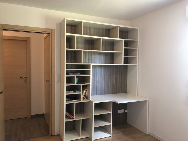 Dormitorio 1
Zona de teletrabajo con acceso a internet (wifi)