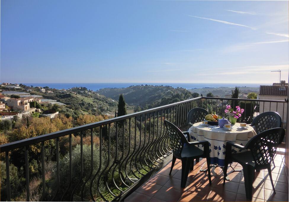 Vue panoramique imprenable mer et montagnes