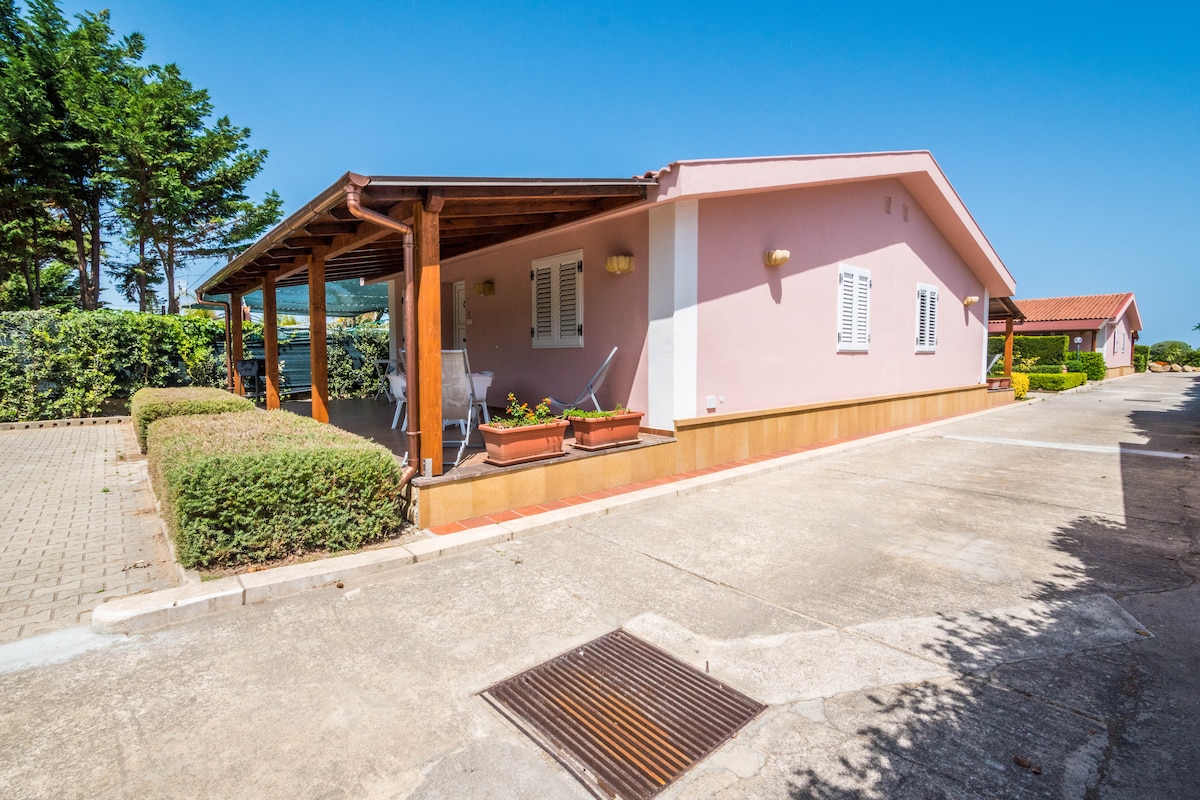 Top Airbnb: Villa Cicas 50 meters from the sea in Campofelice Di Roccella