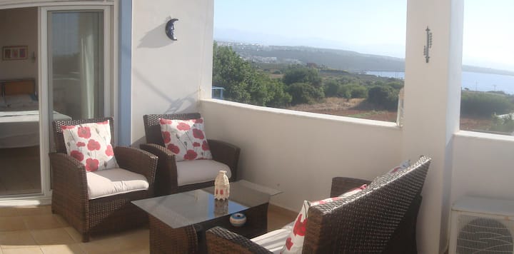 Upper balcony - perfect setting for morning coffee or GnT's and cocktails at sunset, which can be seen from the balcony.
Dual aspect as can be accessed by both bedrooms.