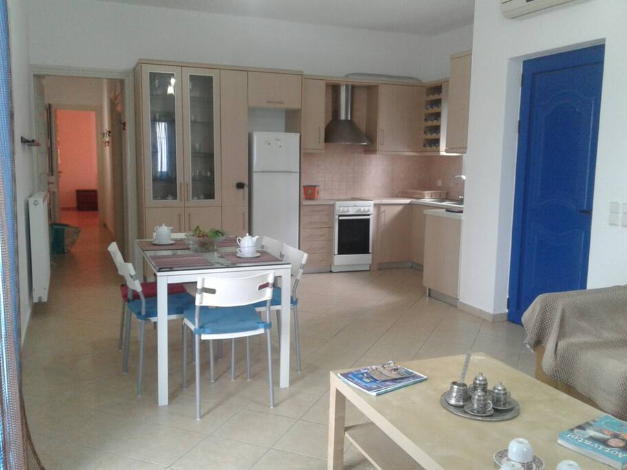 Ενιαίος χώρος (καθιστκό, κουζίνα) / Main room
