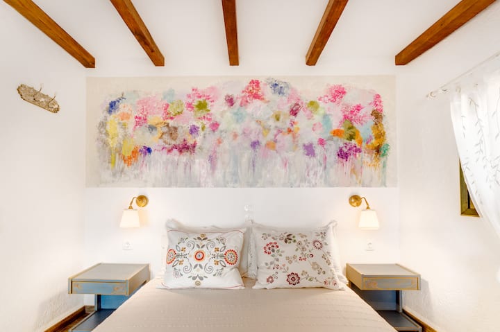 Útulná manželská posteľ v „štúdiu 3“.