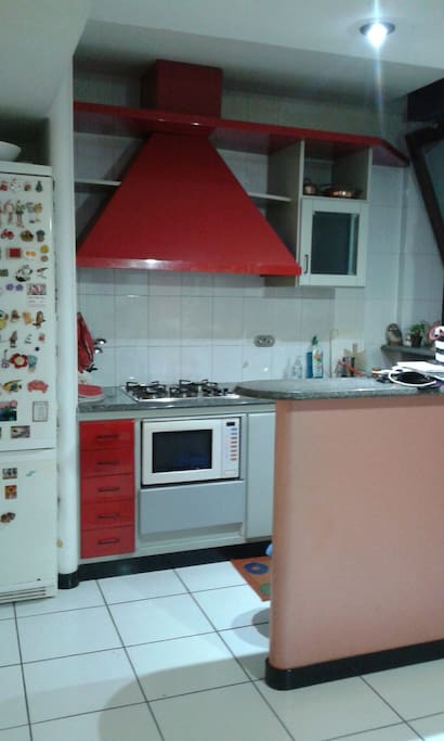 cucina attrezzata e tutta arredata