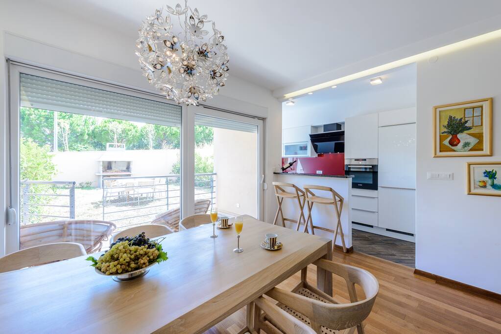 KITCHEN TABLE