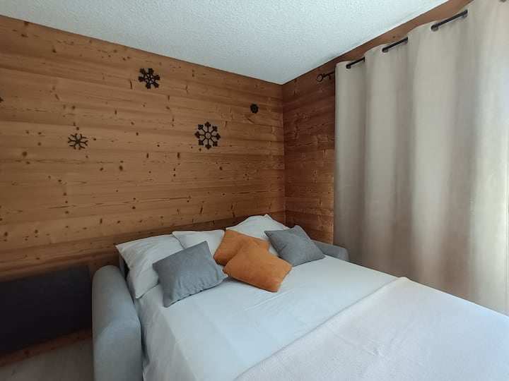 krevat divan cilësor 
shtroja të ofruara 