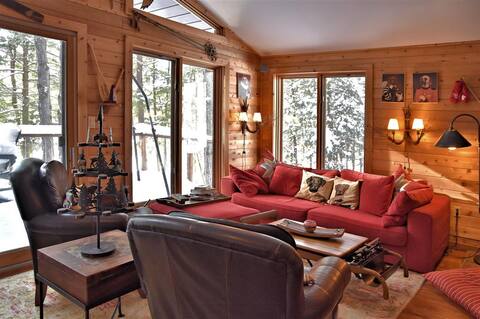 Top Airbnb: 4 Season Family Refuge on 1200ft private Lakeshore in Dysart Et Al