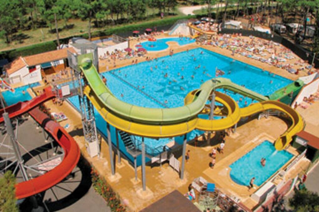 Complexe aquatique vue du ciel