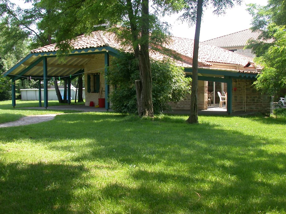 Jardin de 3000m2 avec terrasse ombragé