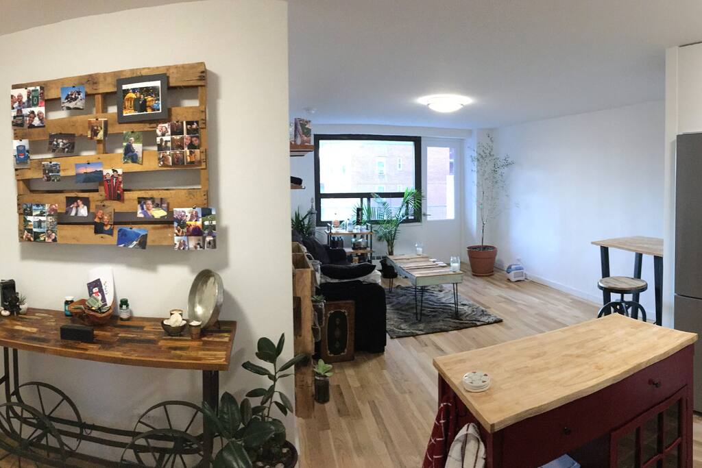 Hallway and living room/kitchen