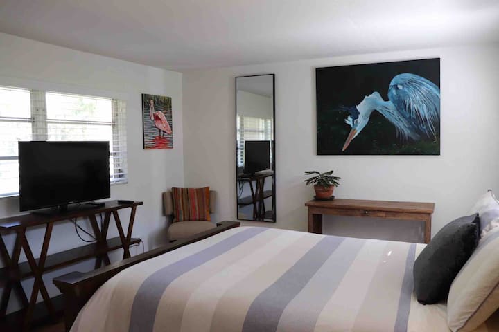 Private In-Law Suite - 1 mile from UF campus