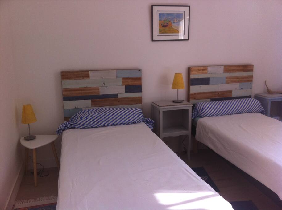 CHAMBRE 2 LITS SIMPLES