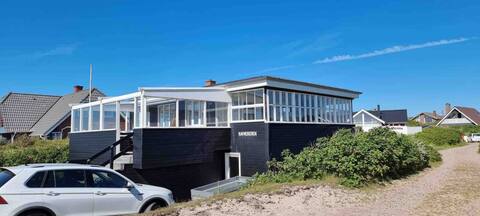 Cottage romance - a stone's throw from the North Sea