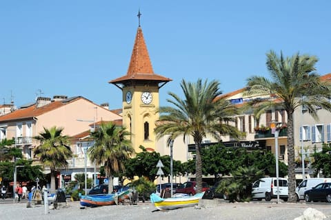 Popular Airbnb listing: Cros de Cagnes, Côte d'Azur, Beaches 50 m away. in Cagnes Sur Mer