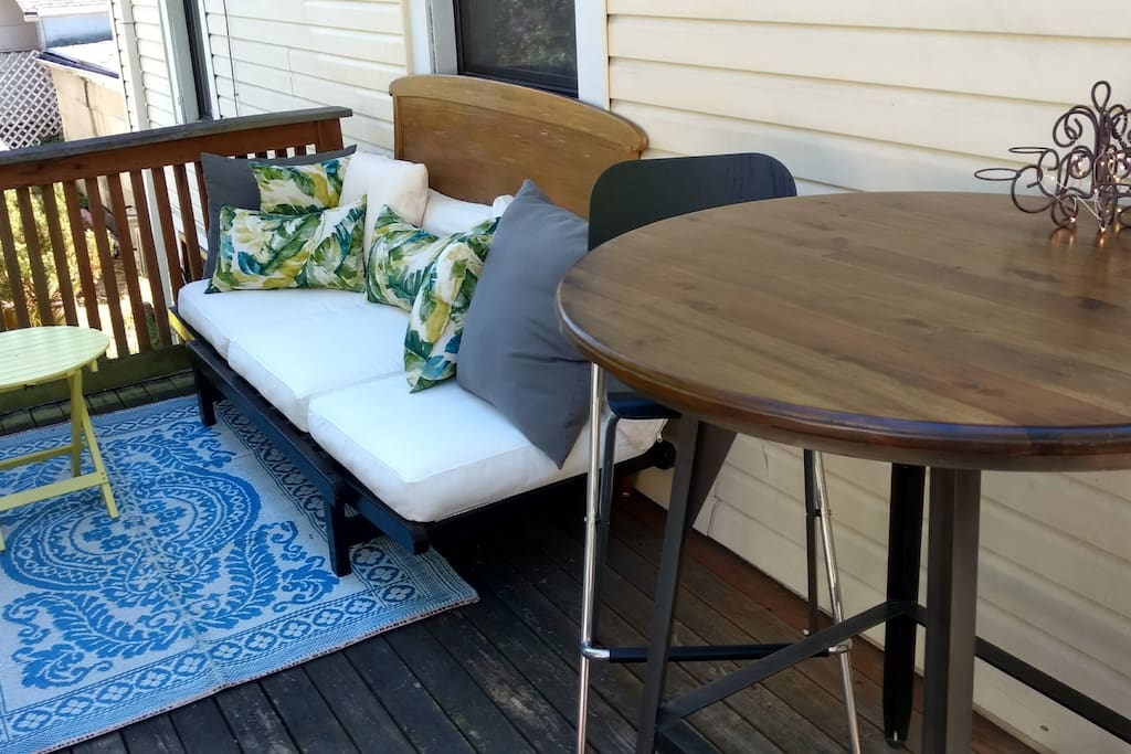 Al fresco drinks and dining!