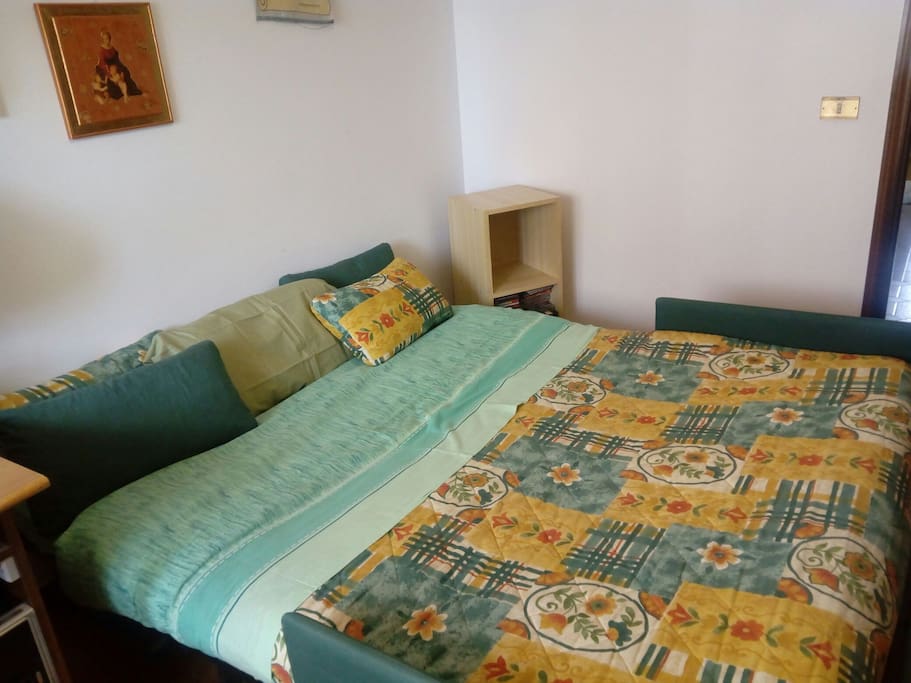 cameretta con 4° posto letto in divano letto 1 piazza e mezza