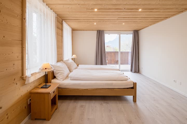Master bedroom: 1x double or 2 x single beds and room for a baby bed