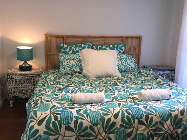 Მთავარი საძინებელი - 193 × 203 სმ ზომის საწოლი