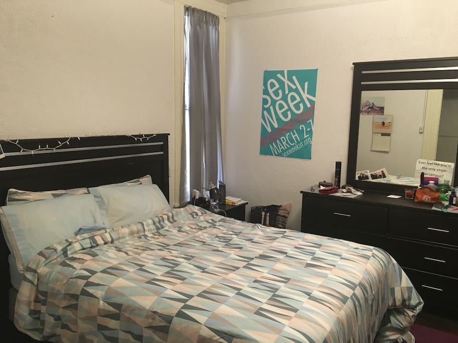 Bedroom, queen size bed