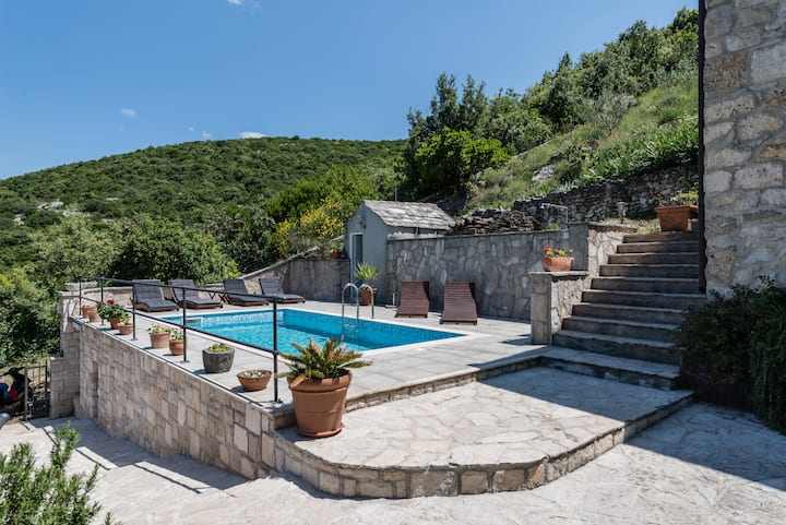 Villa Dol-Three Bedroom Villa with Pool
