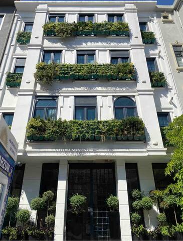 AB Residences-Antique Apartment 2BR/2Bathroms gallery image 2