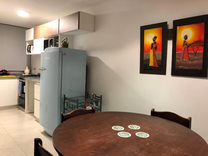 Apartamento de 1 quarto com varanda privativa, área de churrasco e vaga em Villa Pueyrredón