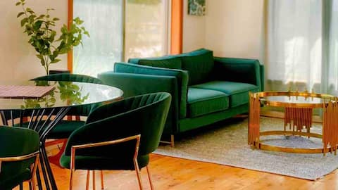 Homely Vibes with Private Garden