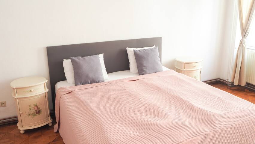 Spacious City Center Apartment gallery image 5