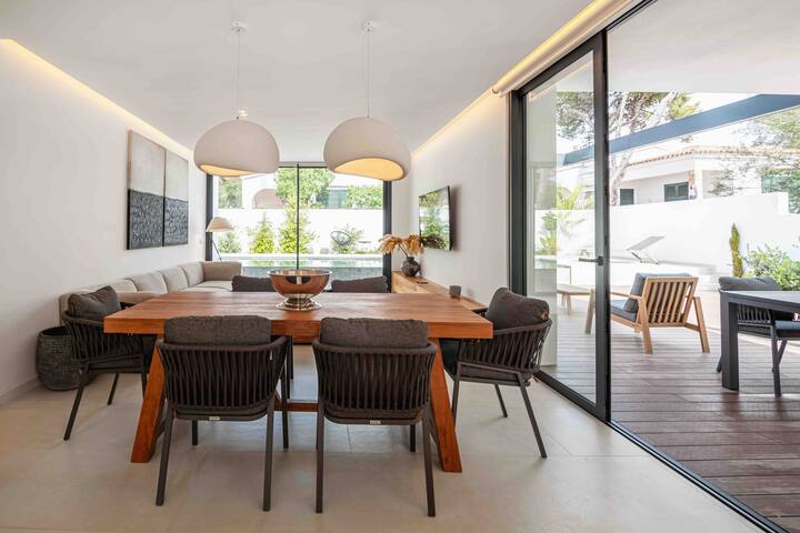 Chalet de lujo con piscina delante de la playa. gallery image 4