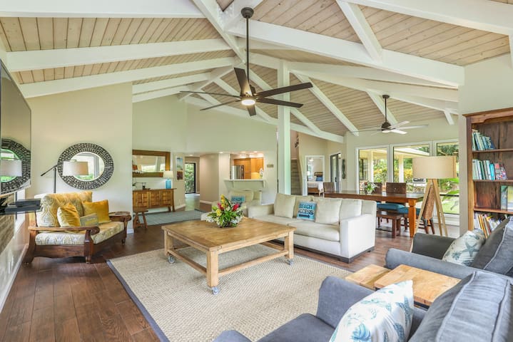 Updated, spacious, AC in bedrooms, walk to beach