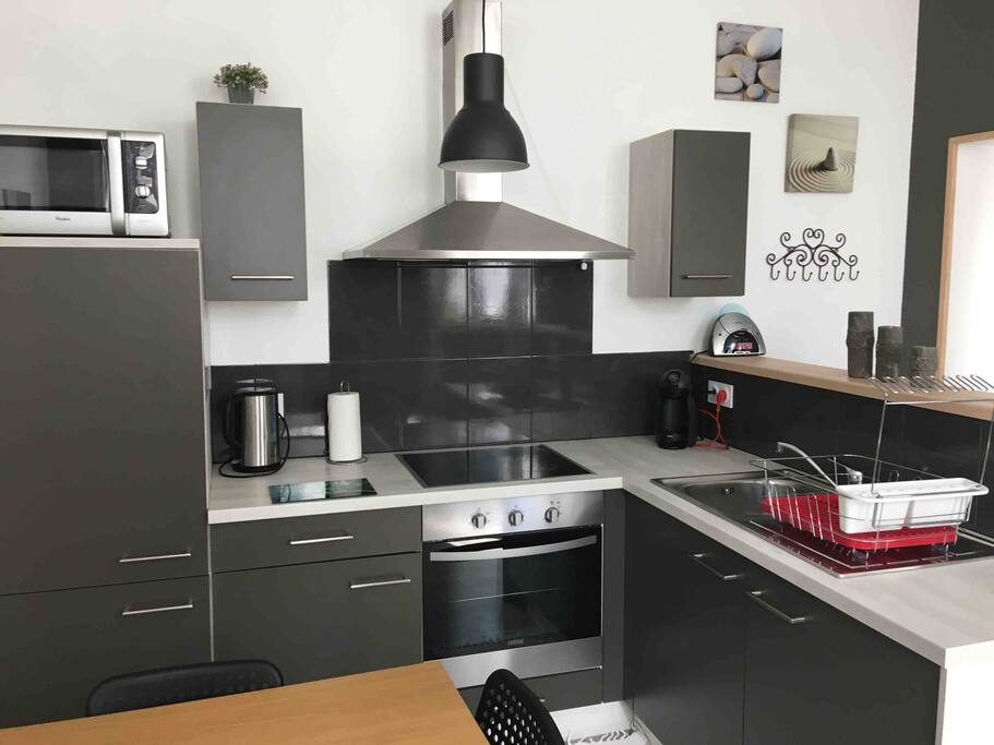 Cuisine équipée avec tout le nécessaire pour préparer vos repas
