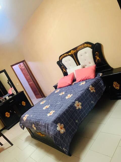 To be entered: Furnished apt 300 from VDN guediawaye H5