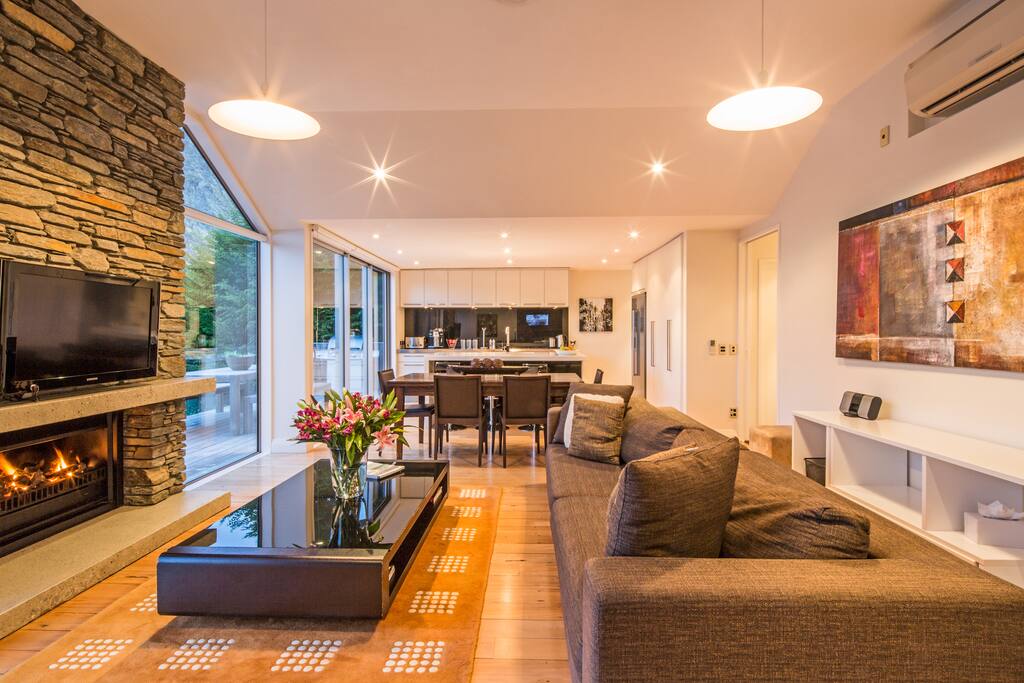 Lounge & dining