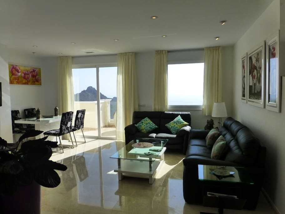 Lounge open plan