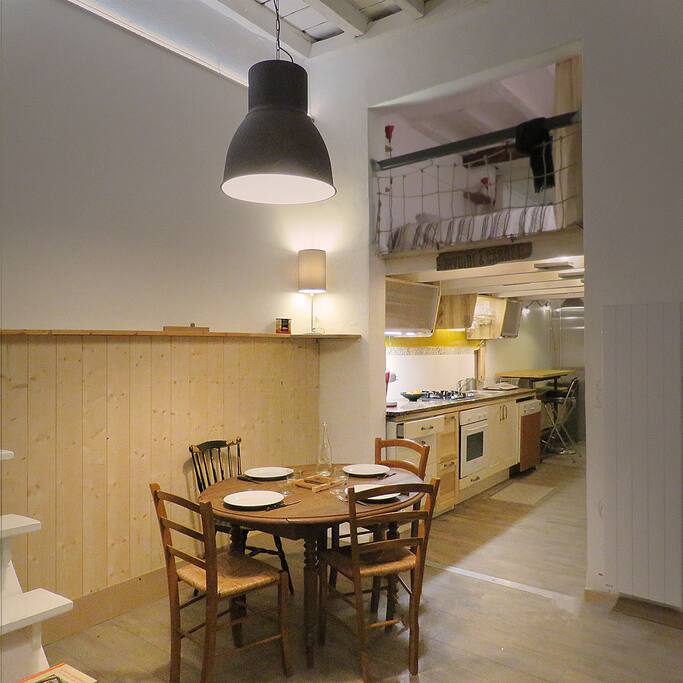 Le plafond est à presque 4 m