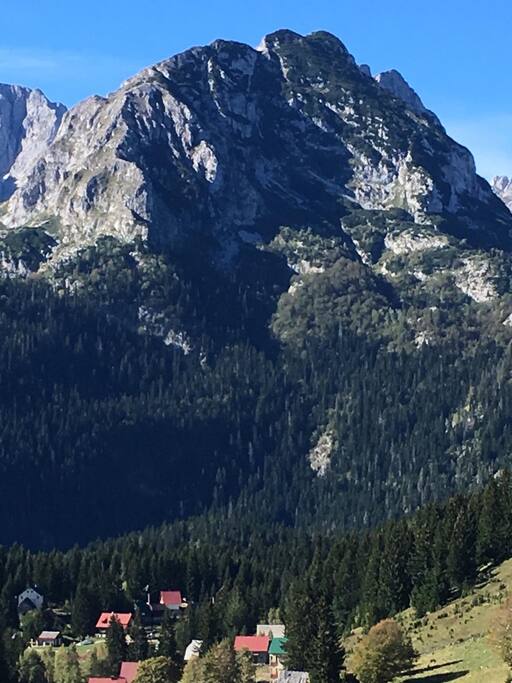 Vista Durmitor is in the village of Ivan Do at the foot of the Durmitor Mountain range