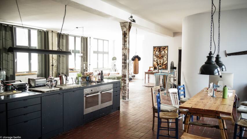 250 SQM STORAGE LOFT APARTMENT SONNENALLEE gallery image 3