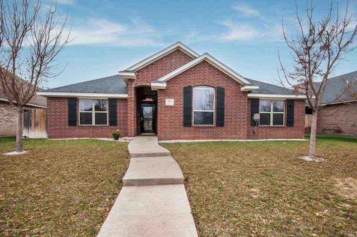 4br Sleep 10 Family Home Amarillo + Ai Data Center - Amarillo, TX