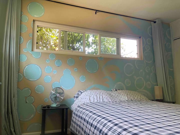 La habitación tiene un aplauso para encender o apagar la luz fácilmente. 