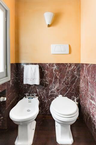 The Venetian Penthouse gallery image 4