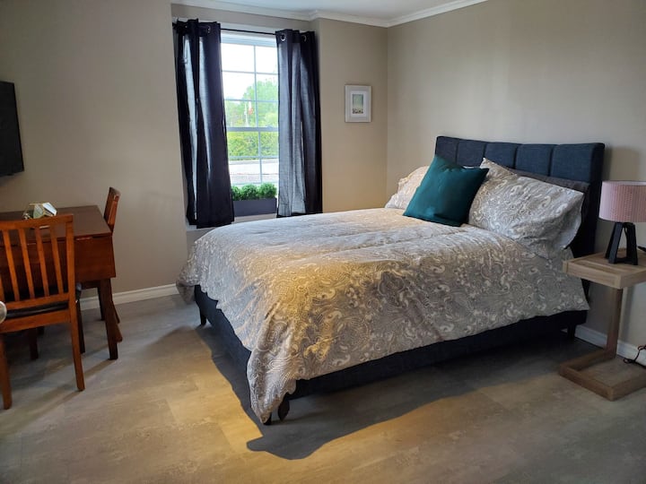 Riviera Retreat Suite 1 LUXUROUS STUDIO Apartments for Rent in