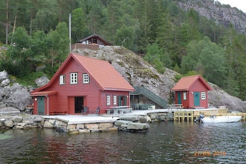 Holiday idyll by the lake