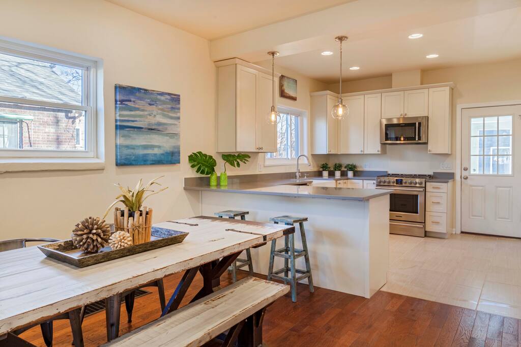 dining room, breakfast bar