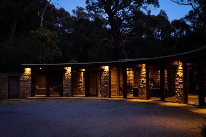 Coomalie House – Mid century inspired luxury gallery image 2