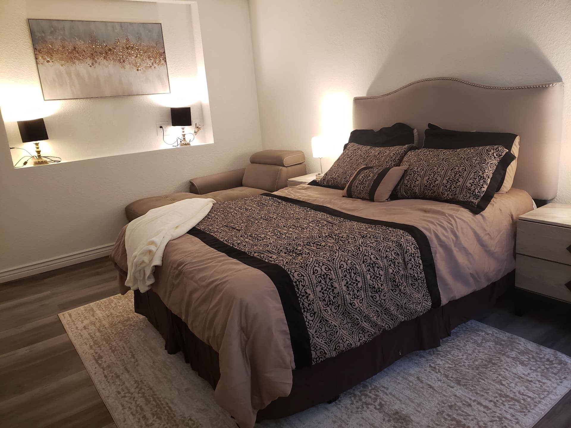 Private Basement appartment w/jetted tub