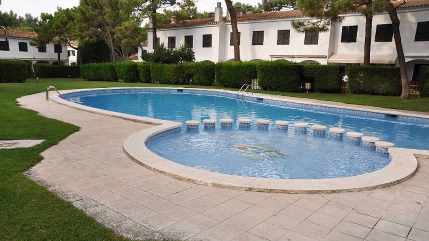 Casa de 3 hab, piscina, playa, delante del golf gallery image 5