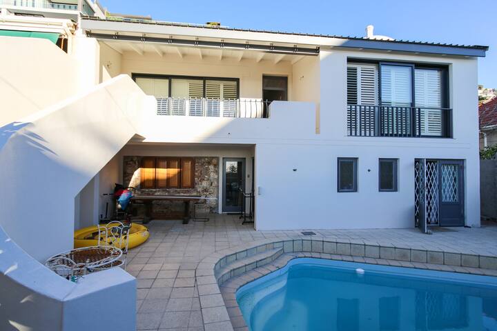 Bantry Bay Villa – sea & mountain views gallery image 3