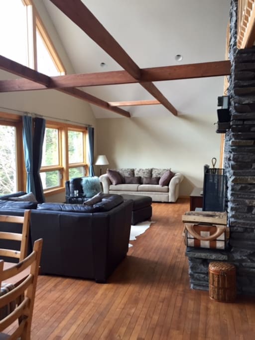 Completely open floor plan, great for entertaining or just hanging out.